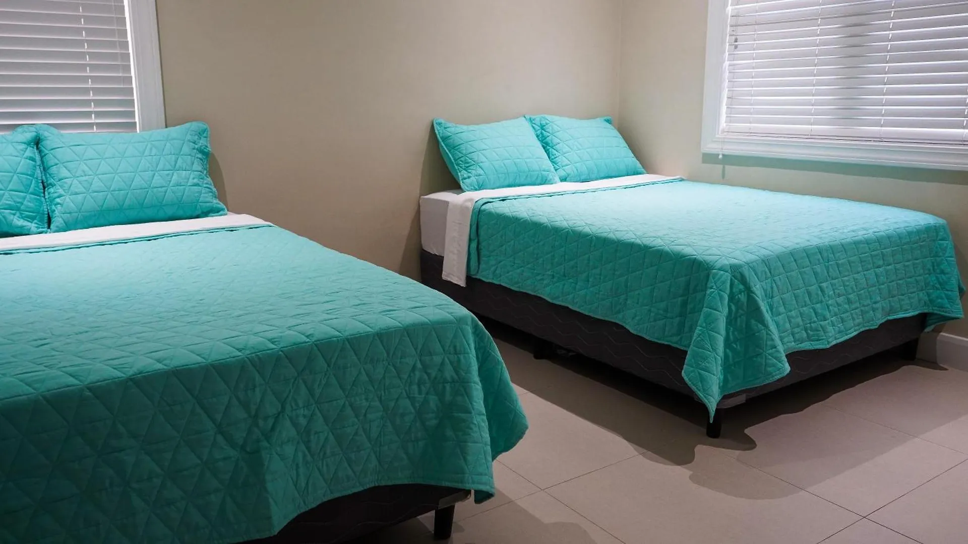 Life Of Montego Bay Apartment 0*,